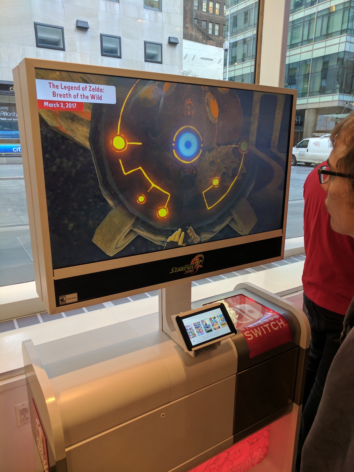Troubled klassisk Boghandel Switch non-playable demo kiosk at Nintendo NY | The GoNintendo Archives |  GoNintendo