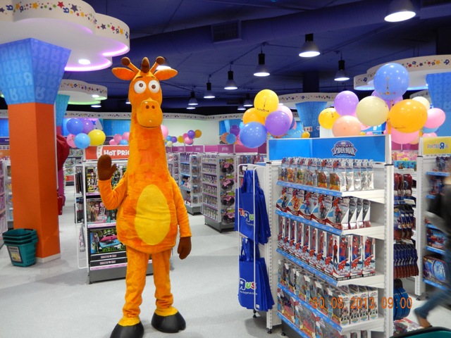 Toys-R-Us-Mascot-Geoffrey.jpg