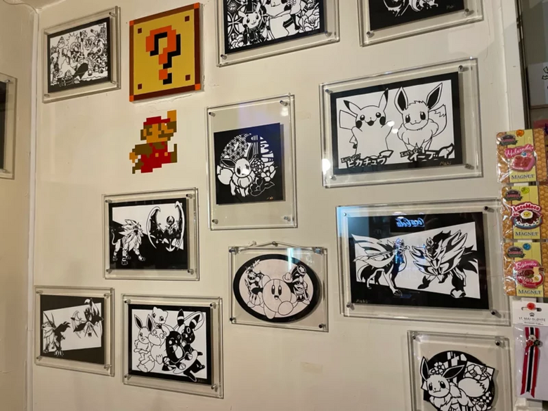 This artwork was actually created by 84's bartender Maki who is very skilled in Kirie, a Japanese paper cutting technique