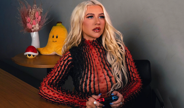 Christina Aguilera discusses her love of Mario Kart 8